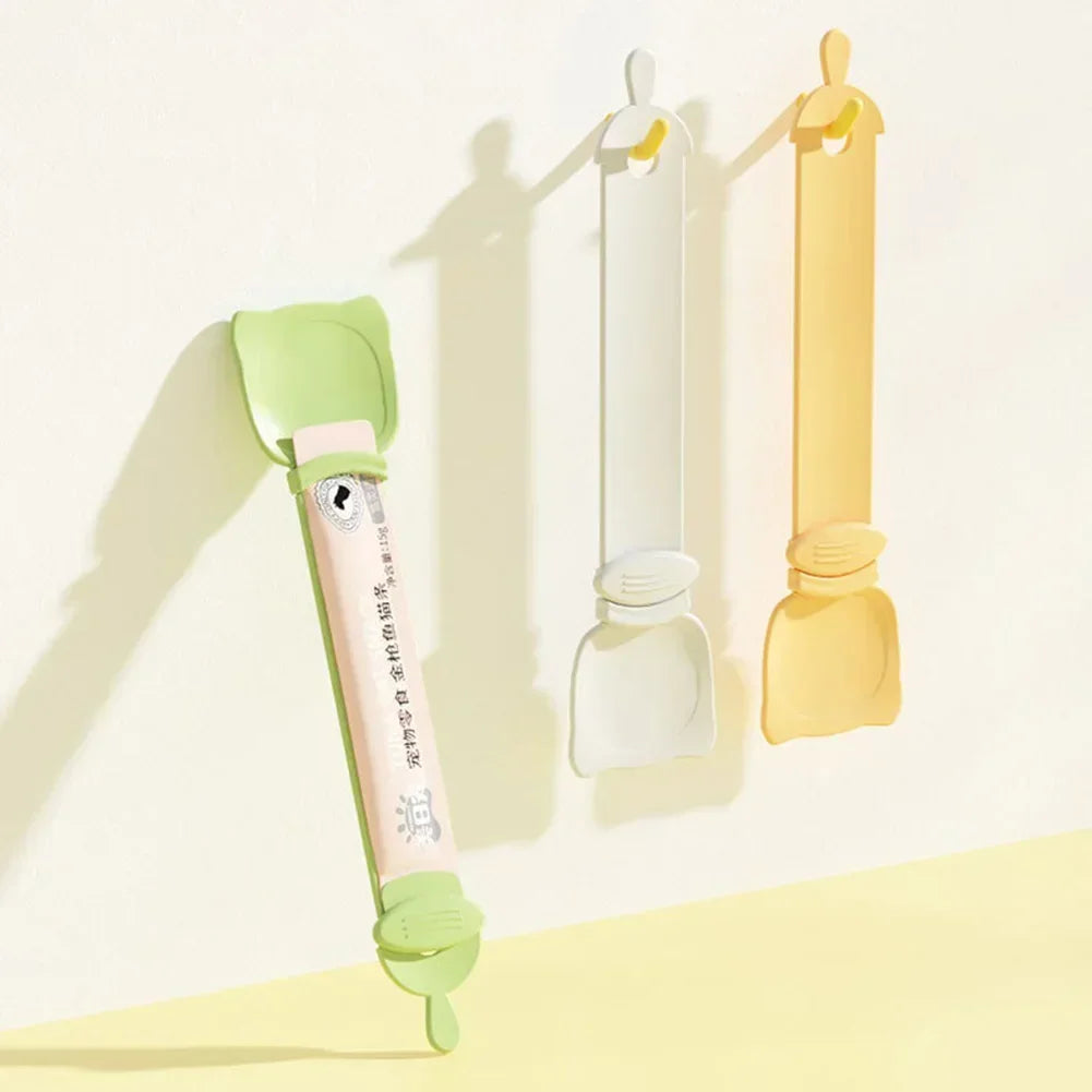 Cat Treat Tube Spoon – Mess-Free & Easy Feeding Tool!
